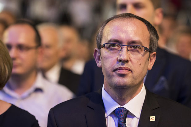 Хоти: Неопходно да влада укине таксе, наносе штету односима Приштине са САД